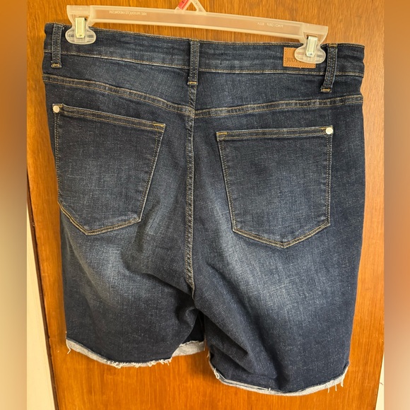 Judy Blue distressed denim Bermuda length shorts, size 1X, gently used condition - Picture 2 of 10